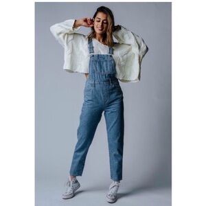 Levi’s Women's Blue Denim Overalls - EUC, Size 27